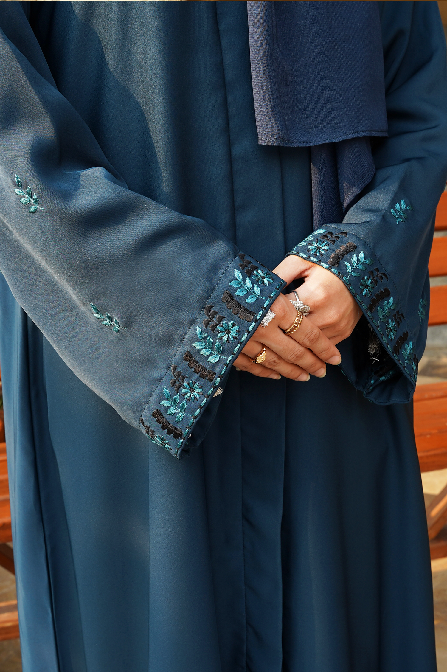 How to Choose Between Formal & Premium Abaya According to Need